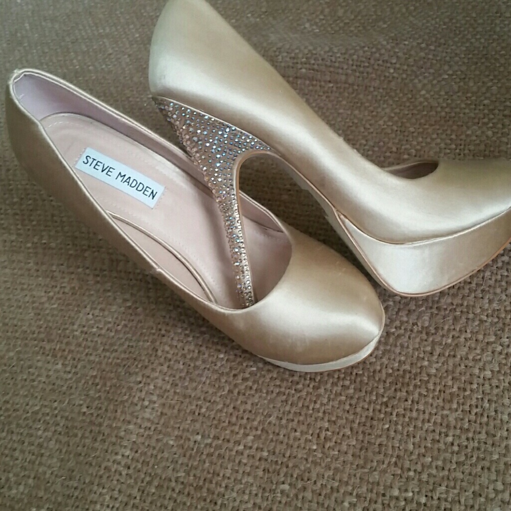 Satin Steve Madden heels - Picture 8 of 8